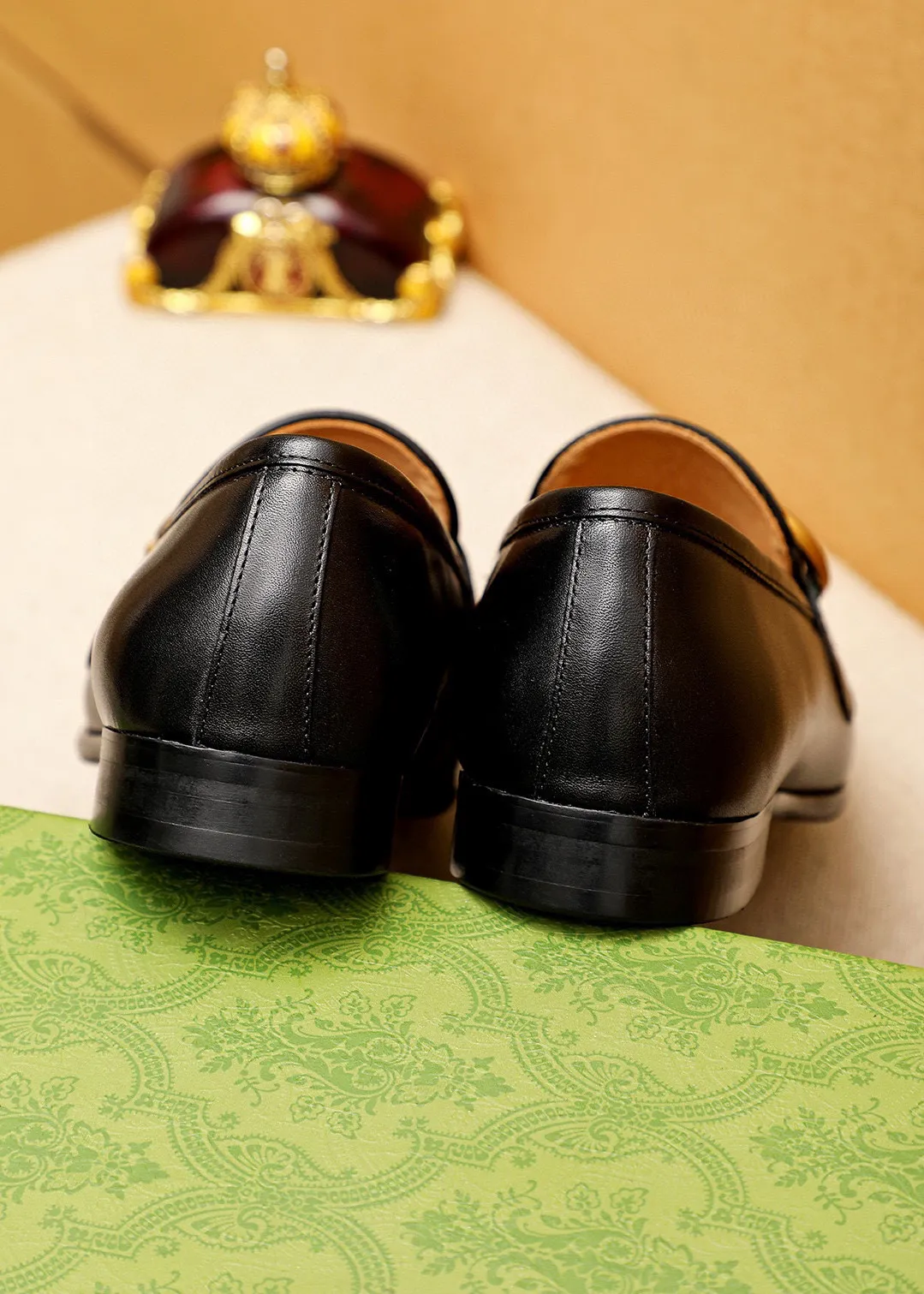 Men's shoes 💰400 💐 Product trademark: GUCCI "Gucci" casual leather shoes Regular size: 38-44 (45🉑️customized) Product materials: Selected imported first-layer calfskin upper + luxury hardware buckle, imported cowhide leather lining. Strong three-dimensional visual effect, rubber outsole Color: 2⃣️colors available